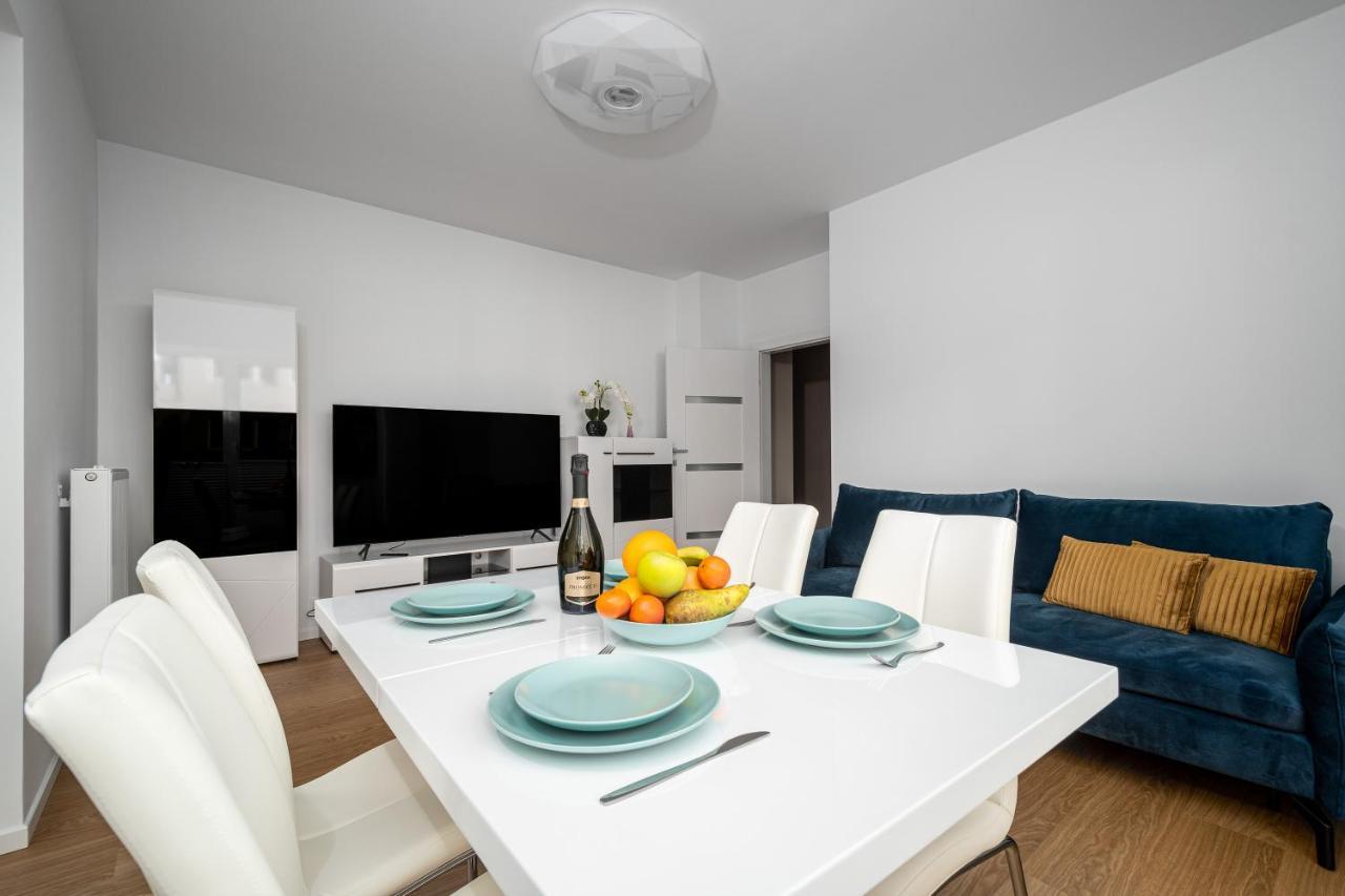ורשה Your Apartments Okrzei 12 מראה חיצוני תמונה